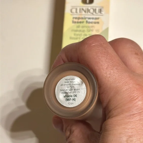 Clinique repair wear laser focus all smooth makeup SPF 15 shade 06 NIB
